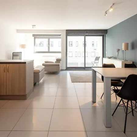 아파트 In Near The Seawall