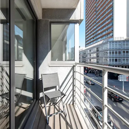 아파트 In Near The Seawall