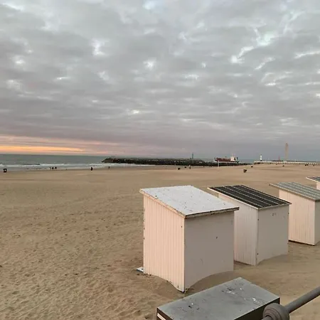 In Near The Seawall 아파트