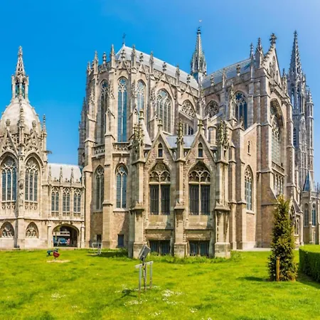 In Near The Seawall Apartment *