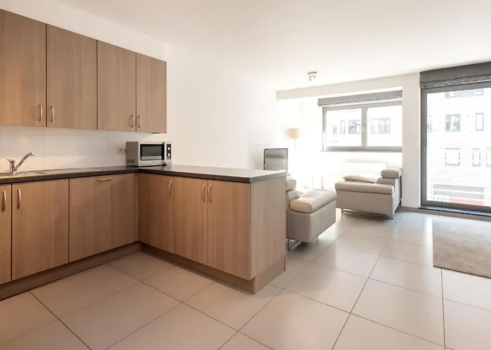 In Near The Seawall * Ostende