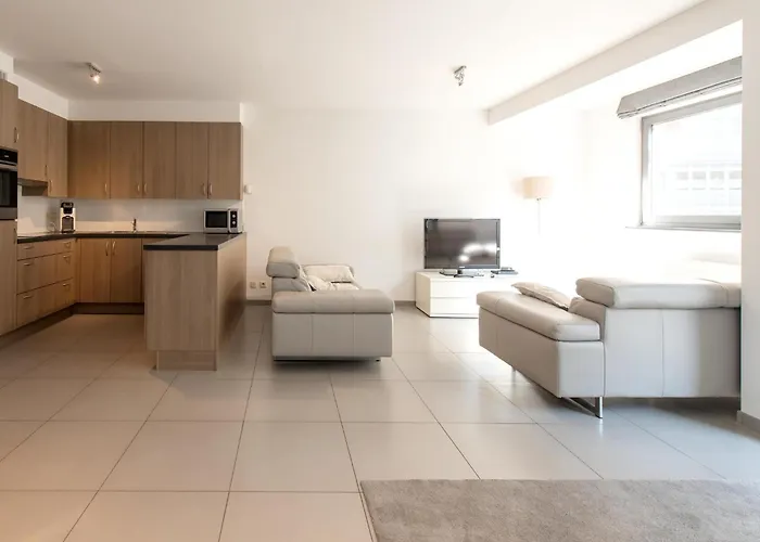 In Near The Seawall Apartment