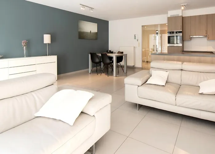 In Near The Seawall * Ostende