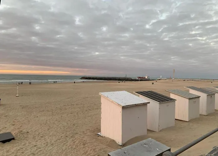 In Near The Seawall Apartment